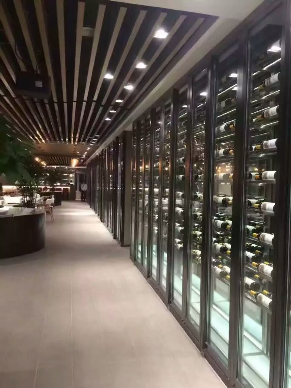 草莓短视频下载酒櫃
