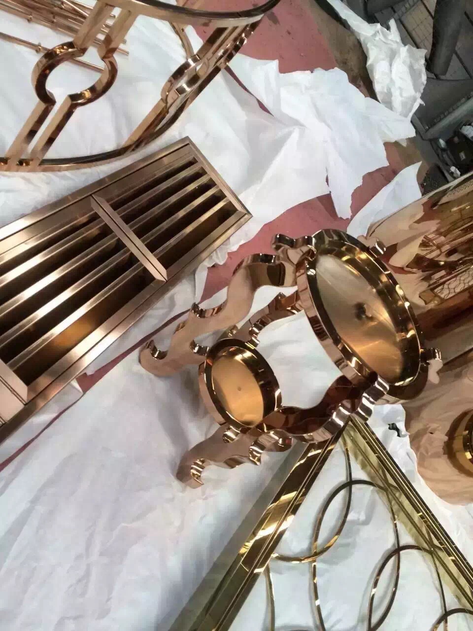 草莓短视频下载鈦金酒架